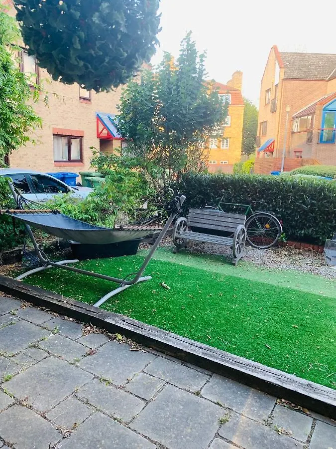 Riverside Double Room With Double Sofa Bed London Apartment
