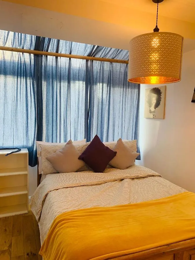 Apartment Riverside Double Room With Double Sofa Bed London
